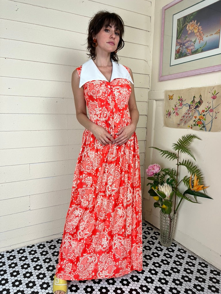 1970s LARGE STATEMENT COLLAR ORANGE FLORAL PAISLEY PRINT SLEEVELESS MA Hey Mom Vintage