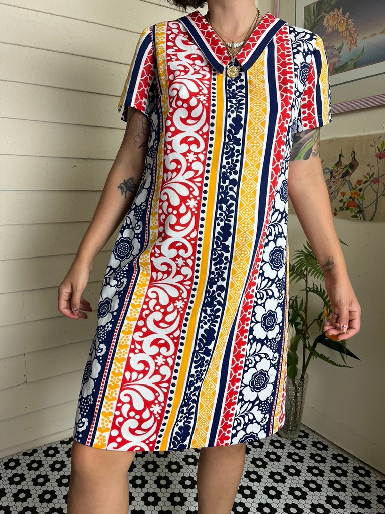 1960s PRIMARY COLOR HAWAIIAN PRINT SHIFT DRESS