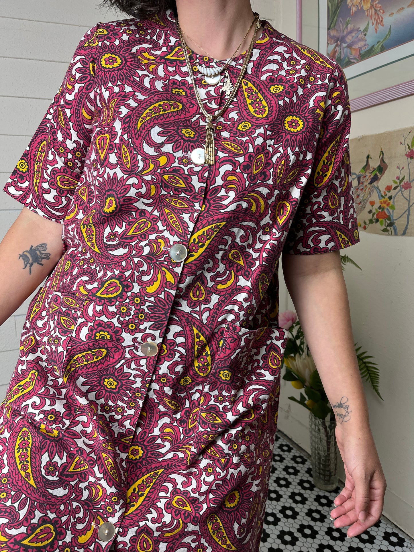 1960s PSYCHEDELIC PRINT SHORT SLEEVE A LINE SHIFT DRESS PAISLEY PRINT - medium to large