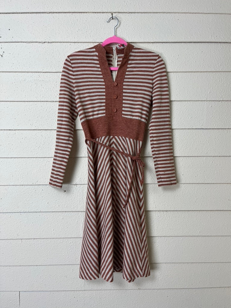 1970s CLAY AND CREAM STRIPED KNIT LONG SLEEVE UNION MADE DRESS
